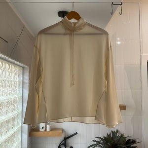 Gorgeous 100% silk Vince blouse